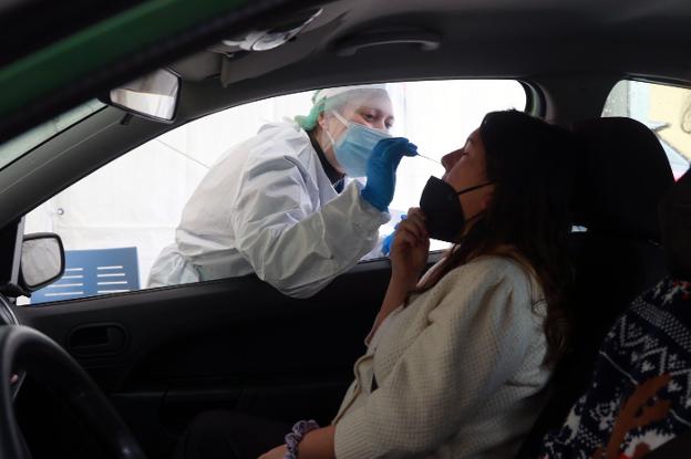 Vacunación en Asturias sin descanso: 59.405 pinchazos en la semana con más contagios