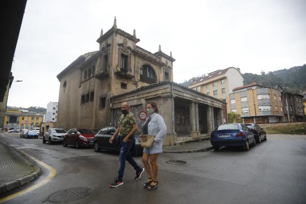 «Seguiremos presionando para que se construya el centro de salud de Sotrondio»