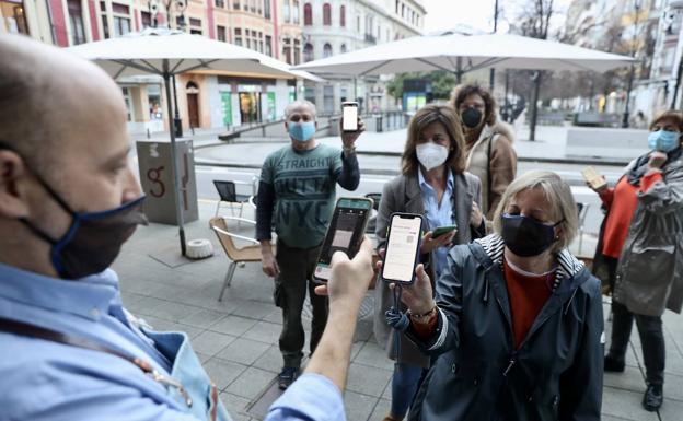 Dudas sobre el funcionamiento del pasaporte covid en el primer día de funcionamiento