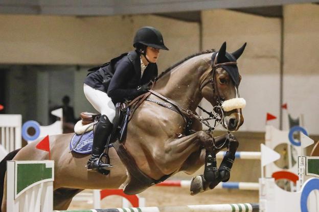 Olivia Álvarez repite a lo grande en el Jumping de Navidad