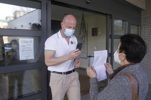 Los hosteleros exigen a Salud un protocolo que evite el caos en el control del pasaporte covid