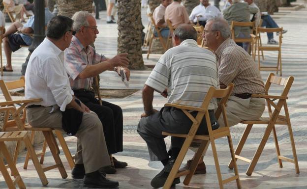 Los trabajadores no podrán jubilarse a los 66 recién cumplidos salvo que hayan cotizado muchos años