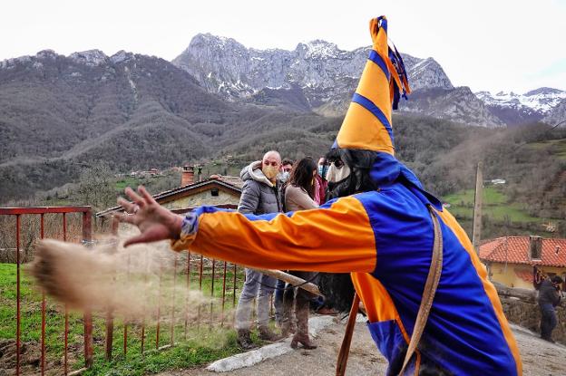 Un Guirria contenido y sin besos devuelve la fiesta a Beleño