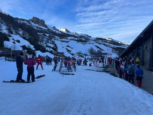 «Satisfacción» en Fuentes de Invierno, que vuelve a registrar un lleno de esquiadores