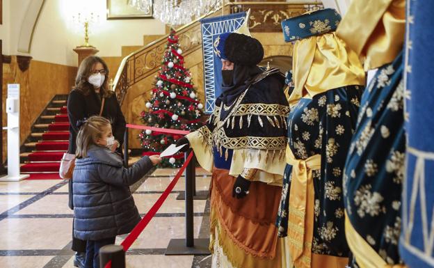 Reyes Magos: saludos desde el coche, sin abrazos ni 'selfies'