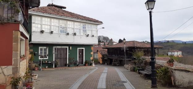 Cabranes dedica una plaza de Torazo a los Príncipes de Asturias