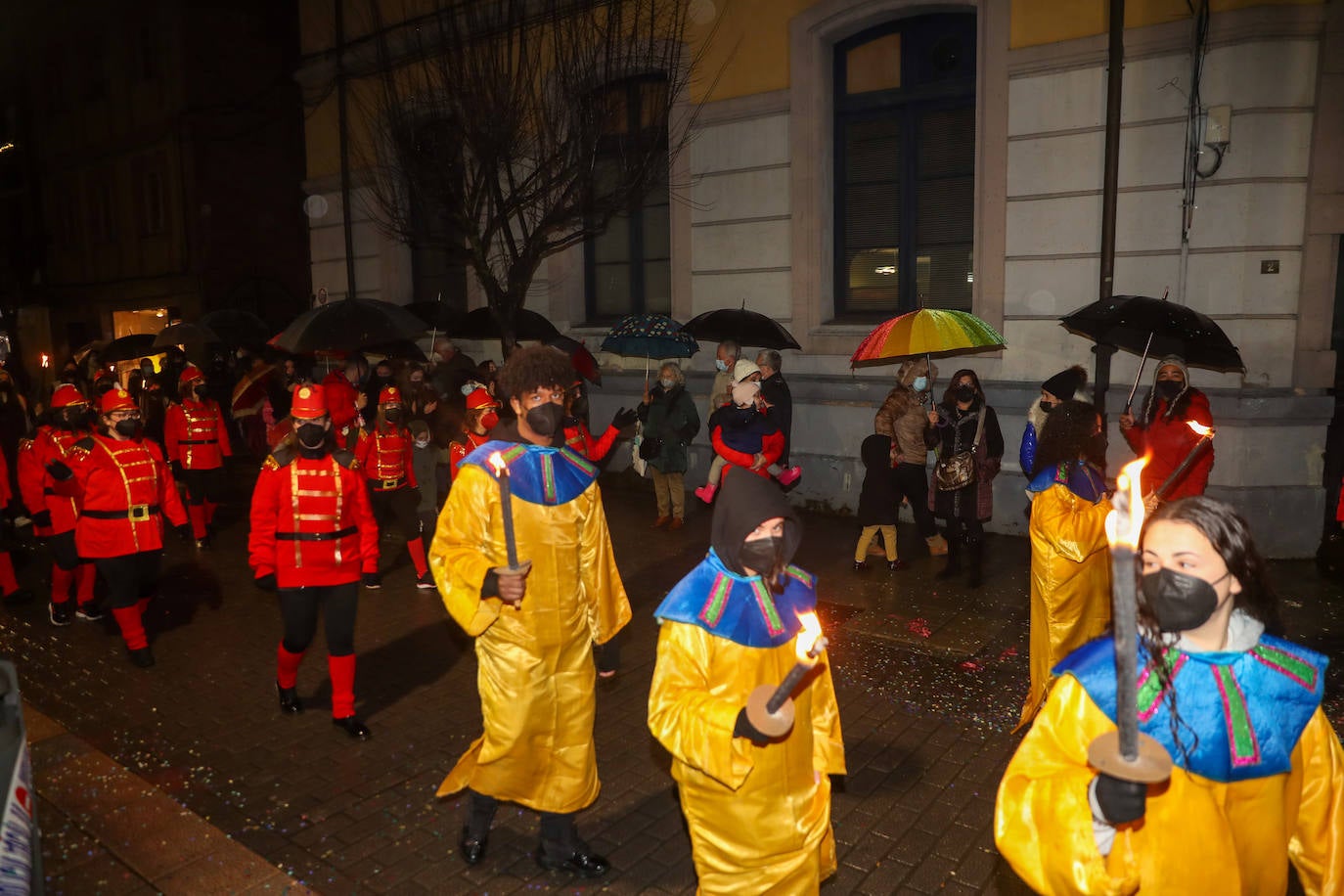 Los Reyes Magos llevan la ilusión a Langreo