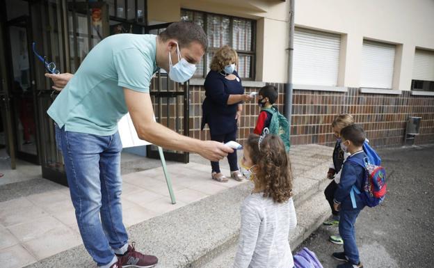 La vuelta a los colegios en la región, con mascarilla dentro y fuera y restricciones de acceso