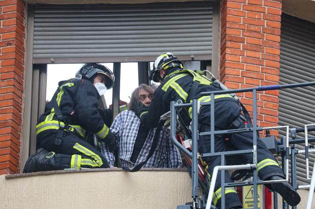 «Quédate quieto que parte del edificio puede caer»
