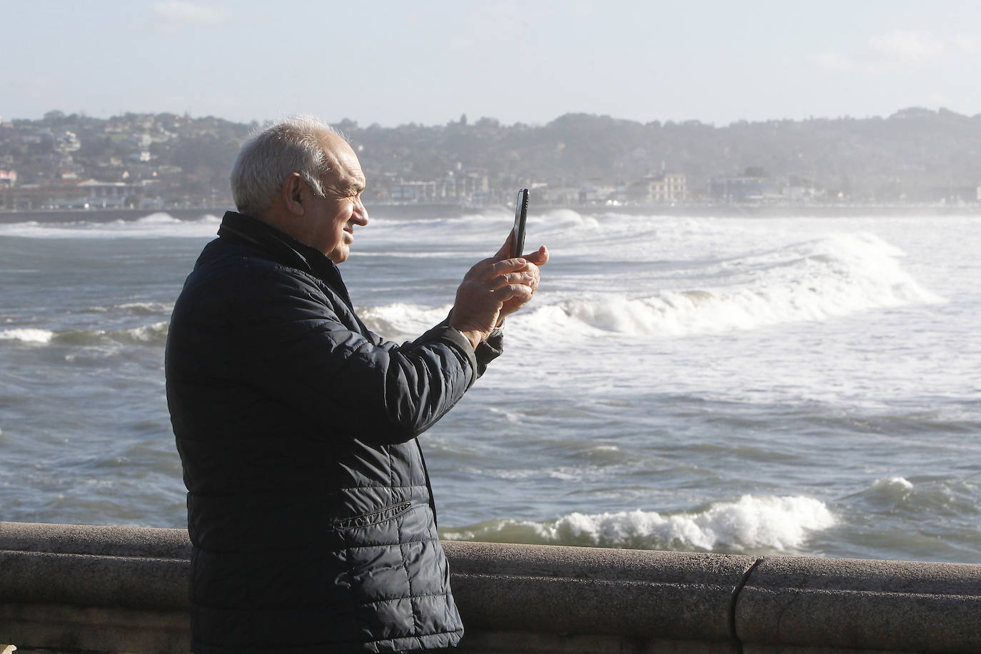 Oleaje de foto en Gijón