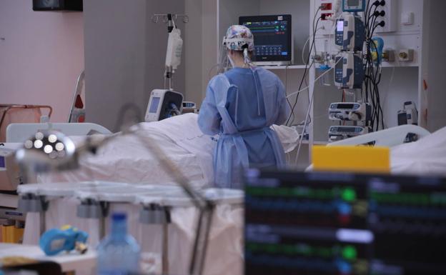 La presión hospitalaria por la covid desciende ligeramente en Asturias