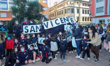 Alumnos del clegio San Vicente, reclamando la vuelta a la presencialidad de las aulas./DAMIÁN ARIENZA