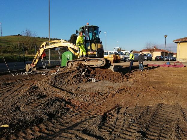 Comienzan a construir el primero de los tres parkings de Trasona
