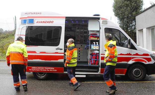 Fallece una motorista langreana de 50 años al salirse de la vía en Tineo