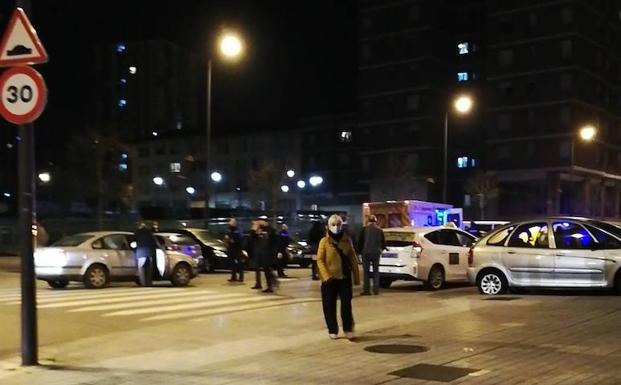 Heridos dos jóvenes al ser atropellados en un paso de peatones del Polígono de Pumarín