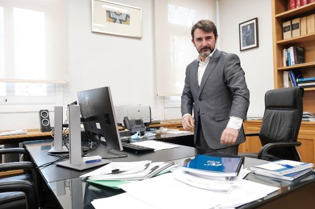 Cristóbal Belda: «Asturias debe valorar y proteger su futuro científico porque es un compromiso general»