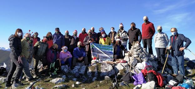 El grupo Pisanderos, de Quintueles, organizará una veintena de rutas este año