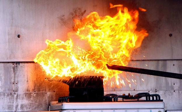 Fallece una mujer al incendiarse su ropa mientras cocinaba