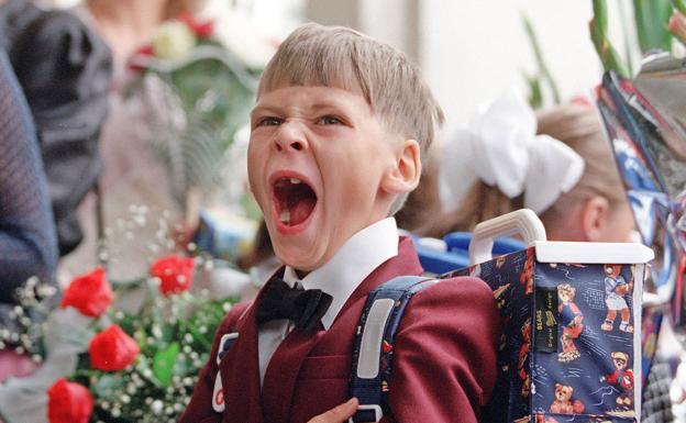 Por qué los niños deberían entrar al cole más tarde, según la ciencia