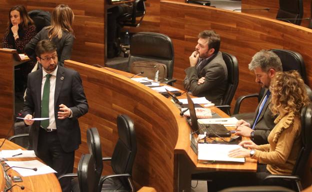 La reprobación al consejero de Industria, en manos de Ciudadanos