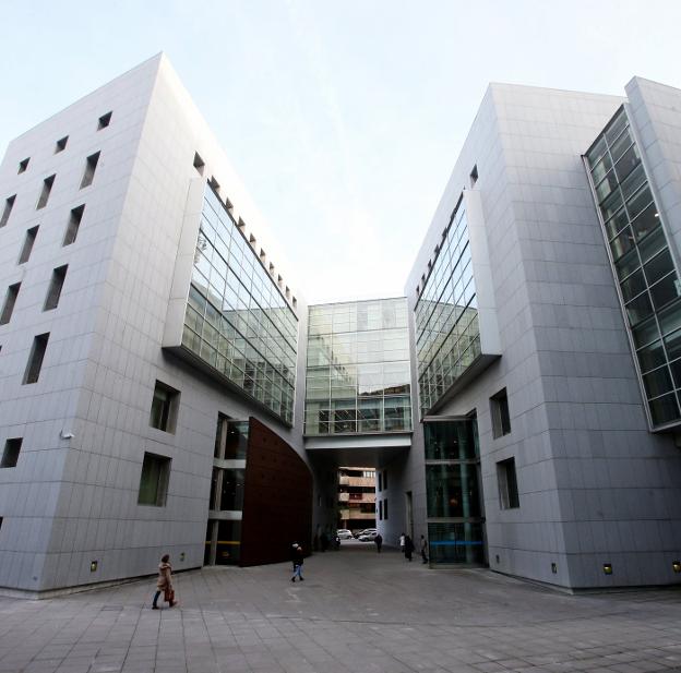 Una jueza evita separar a un perro de su cuidadora habitual para que este no sufra