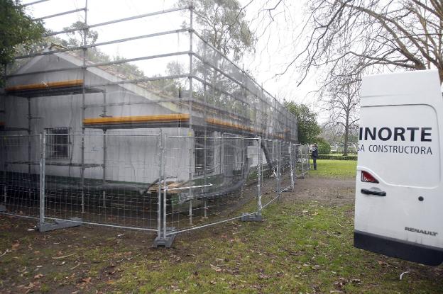 La rehabilitación de los edificios del parque Isabel la Católica culminará en verano