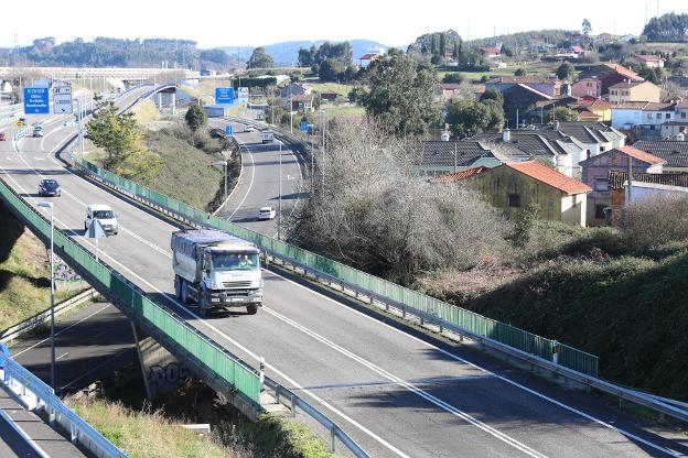 Los vecinos de Llaranes estudiarán medidas de presión contra el ruido de la autovía