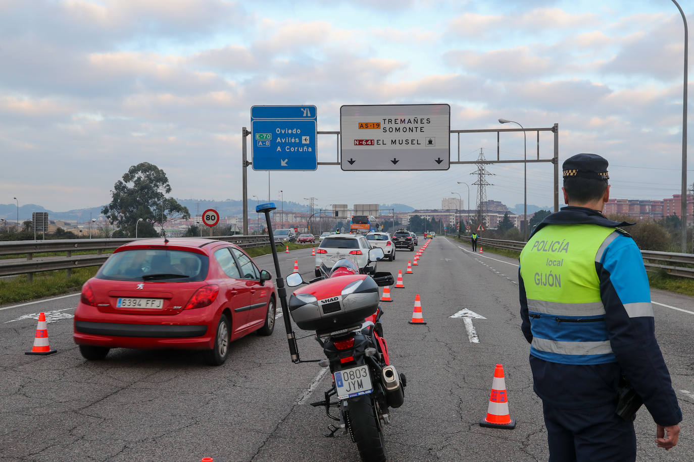 Controles en Gijón para hacer cumplir el protocolo contra la contaminación