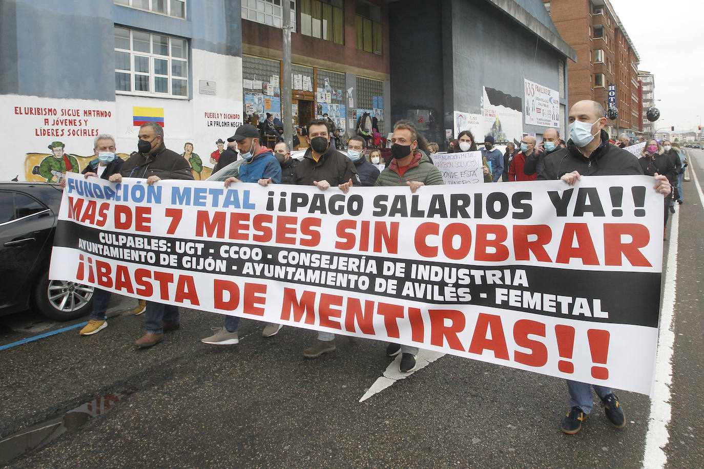 Los trabajadores de la Fundación Metal se manifiestan en Gijón