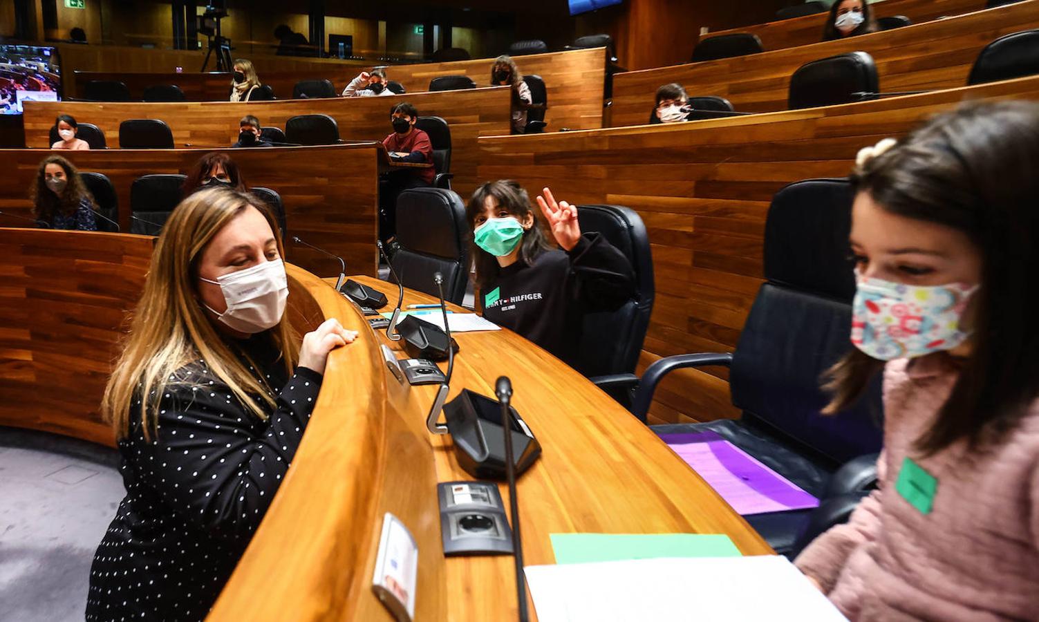 Los escolares de Oviedo toman el salón de plenos de la Junta General