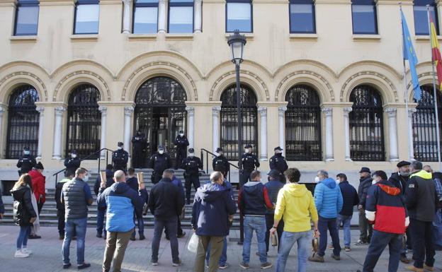 El Gobierno advierte a Asturias Ganadera: «Nunca vamos a aceptar presiones con connotaciones violentas»