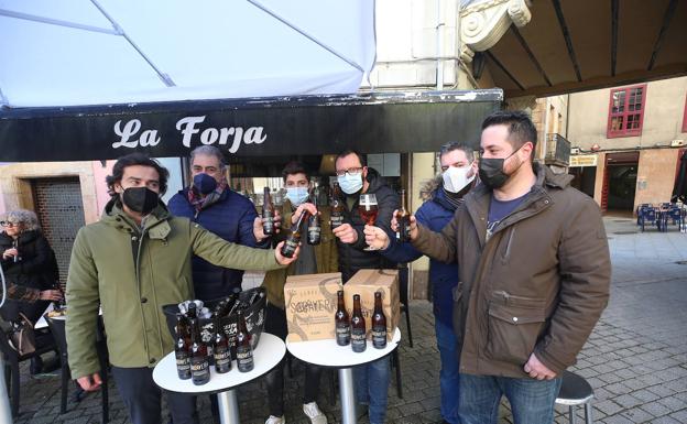 La nueva cerveza del Oviedo Antiguo: «La Sacavera ha venido para quedarse»