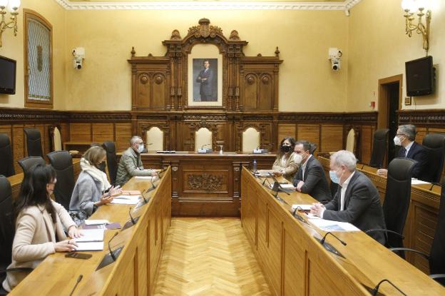 El Muro no tendrá aparcamientos, el 'cascayu' será zona verde y la acera alcanzará seis metros