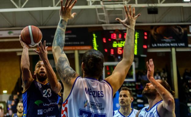 Un Unicaja desnortado cae con estrépito ante el Alicante