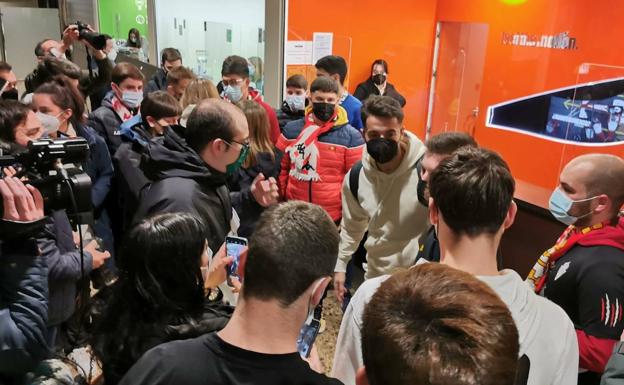 Jony ya está en Asturias: «Mi casa, mi gente, mi equipo, te quiero Sporting»