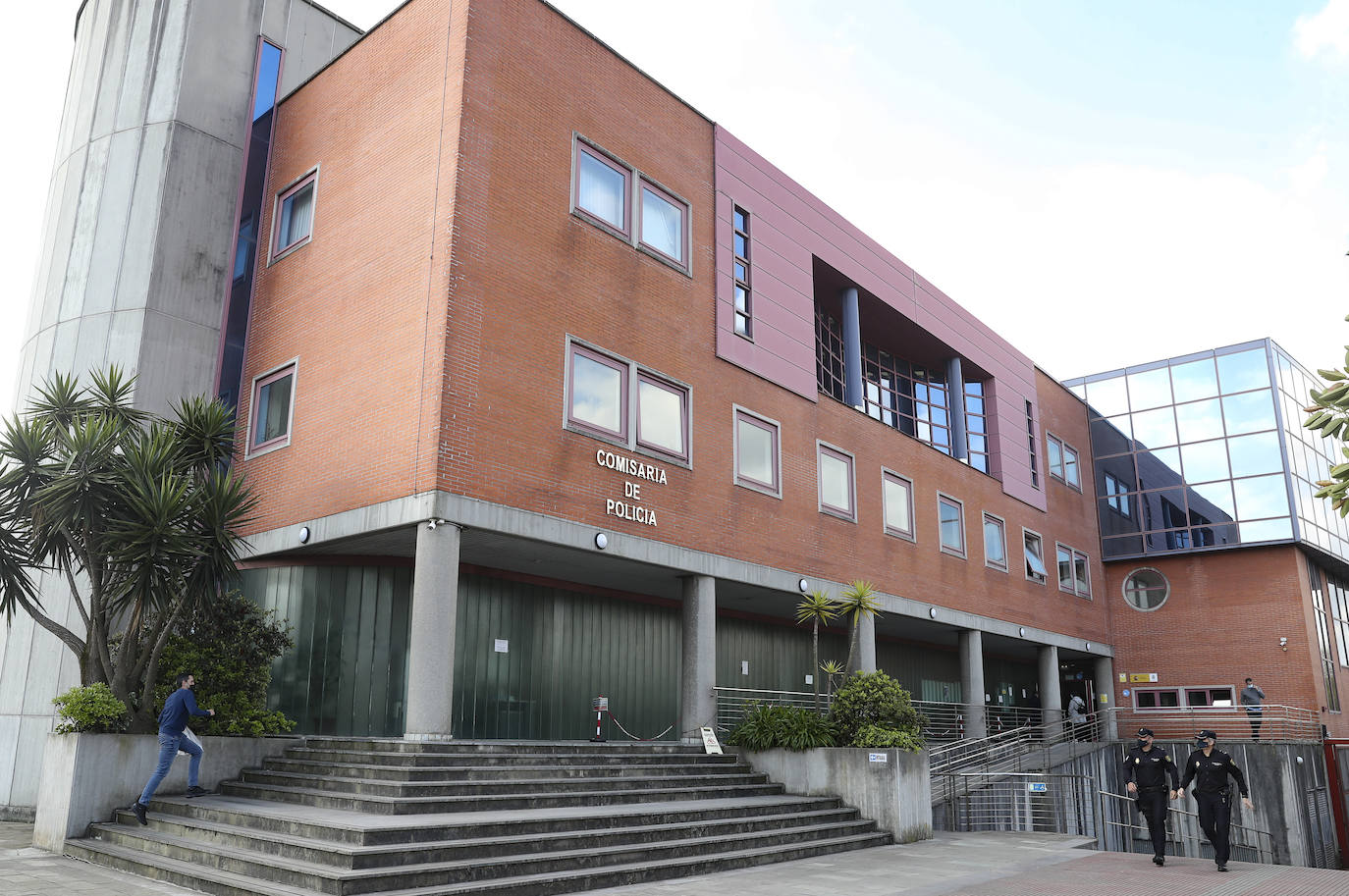 Detenido un joven mientras robaba en el interior de una vivienda en Gijón