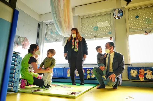 Ayuntamiento y Educación colaborarán en las obras de los colegios de Infiesto y Sevares