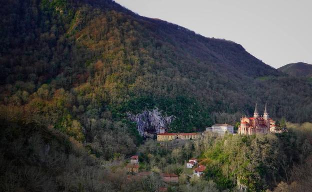 Ruta a la cruz de Priena: desde Corao hasta Covadonga