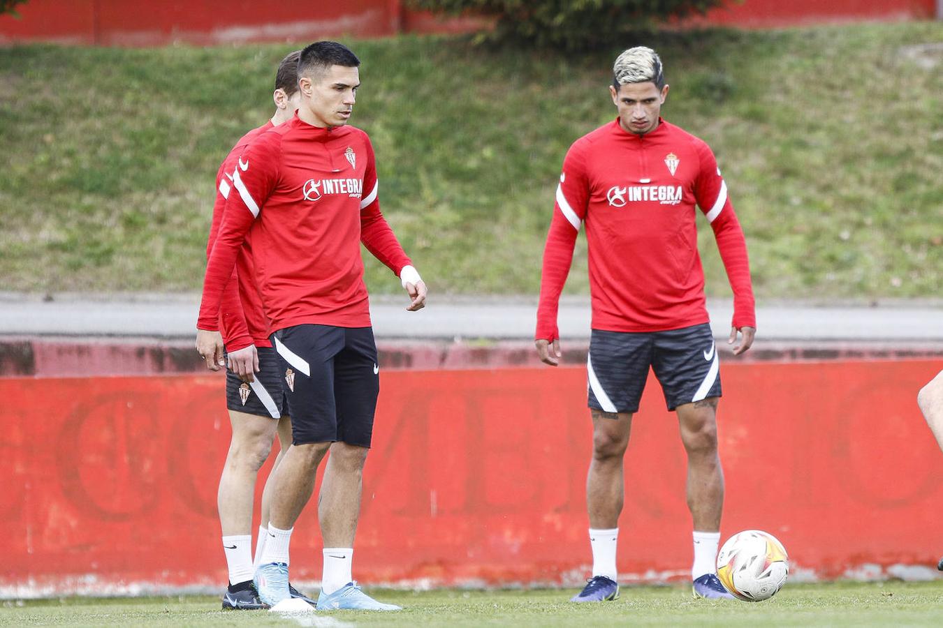 Primera jornada del venezolano Eric Ramírez en el Sporting de Gijón