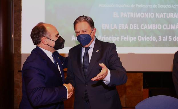 El rector: «No contemplo que se encone el traslado de Minas a Mieres»