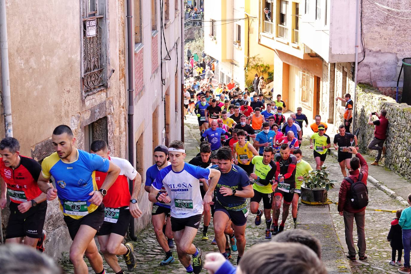 300 deportistas en una carrera que ya es «tradición asturiana»