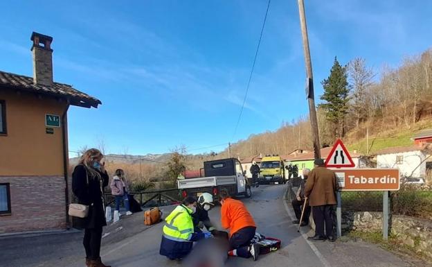 Herido un conductor tras chocar contra un muro en Cangas de Onís