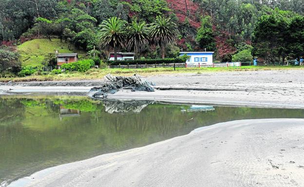 Asturias conserva aún veinte viviendas en la actual franja costera de dominio público