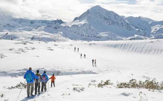 Senderismo en raquetas de nieve: una experiencia segura y para todos los públicos