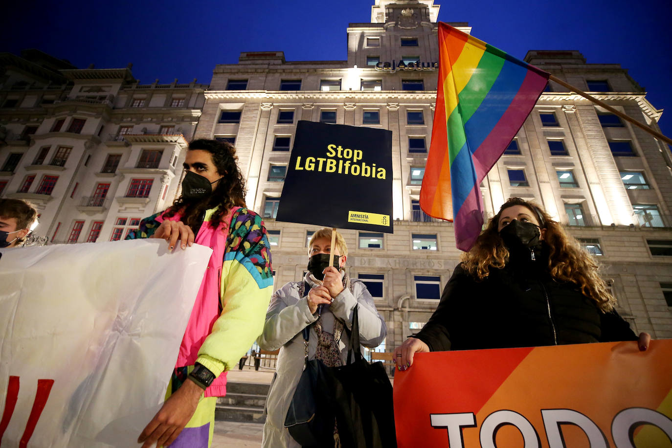 Oviedo clama contra las agresiones homófobas