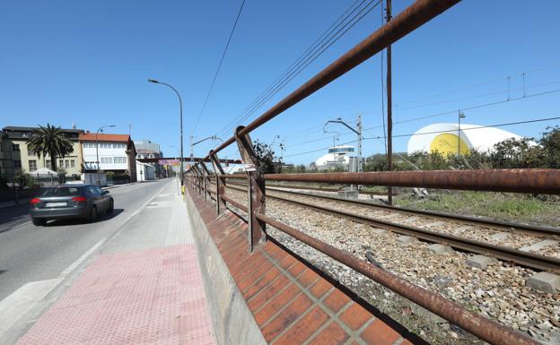 Un policía fuera de servicio evita que un conductor kamikaze provoque un accidente en Avilés