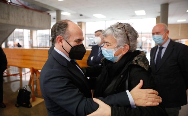 Villaverde: «En tiempos de ruido y furia, se agradece la lealtad de la alcaldesa de Gijón»