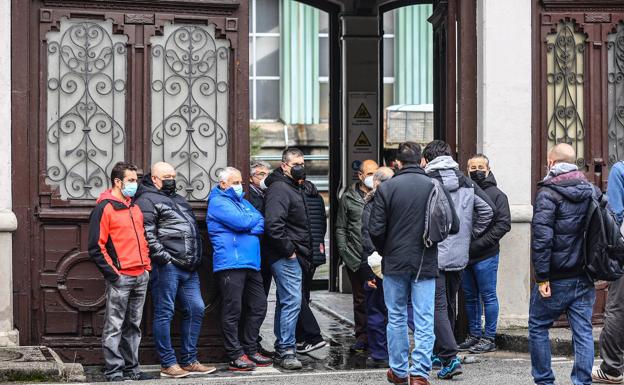 Arrancan los paros en Trubia por los despidos de Santa Bárbara en Sevilla y Madrid