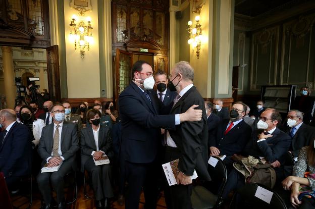 Vox insta al PP a presentar una moción de censura contra Barbón por ocultar el informe sobre la oficialidad