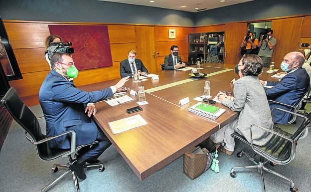 La oficialidad, la negociación que naufragó antes de zarpar